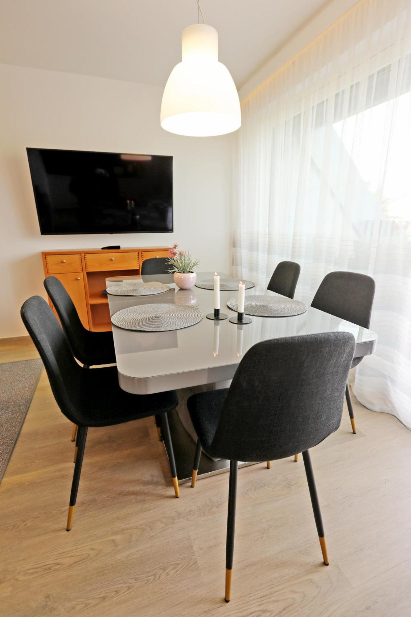 Atrium Apartman Heviz Mit Panoramaterrasse Und Tiefgarage المظهر الخارجي الصورة
